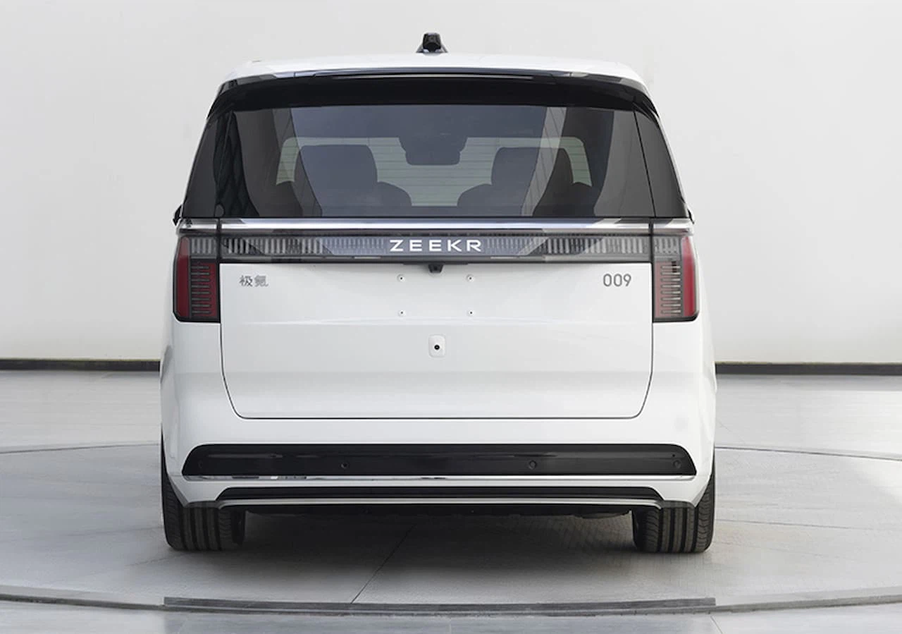 Zeekr-009-rear-live-image