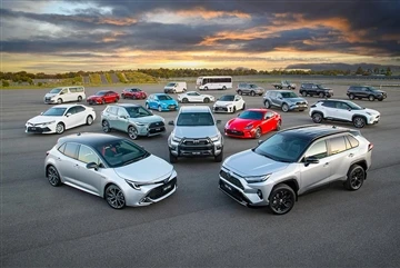 Die Wartezeit für den Toyota RAV4 Hybrid verkürzt sich auf drei Jahre
