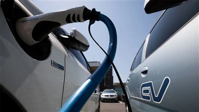 Im Jahr 2023 übertrafen die kumulierten Verkäufe von Elektrofahrzeugen (EVs) ...