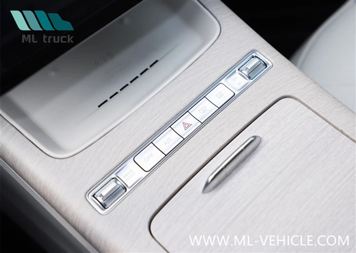 2024 NEW Geely XingRui L HEV Sedan