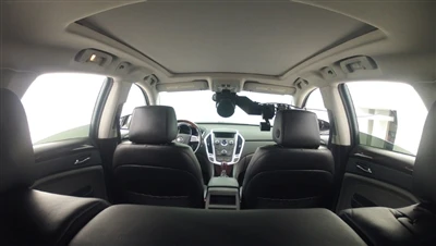 Wo sind im-Auto Abhörgeräte installiert? Versteckt in -Autoüberwachungskamera...