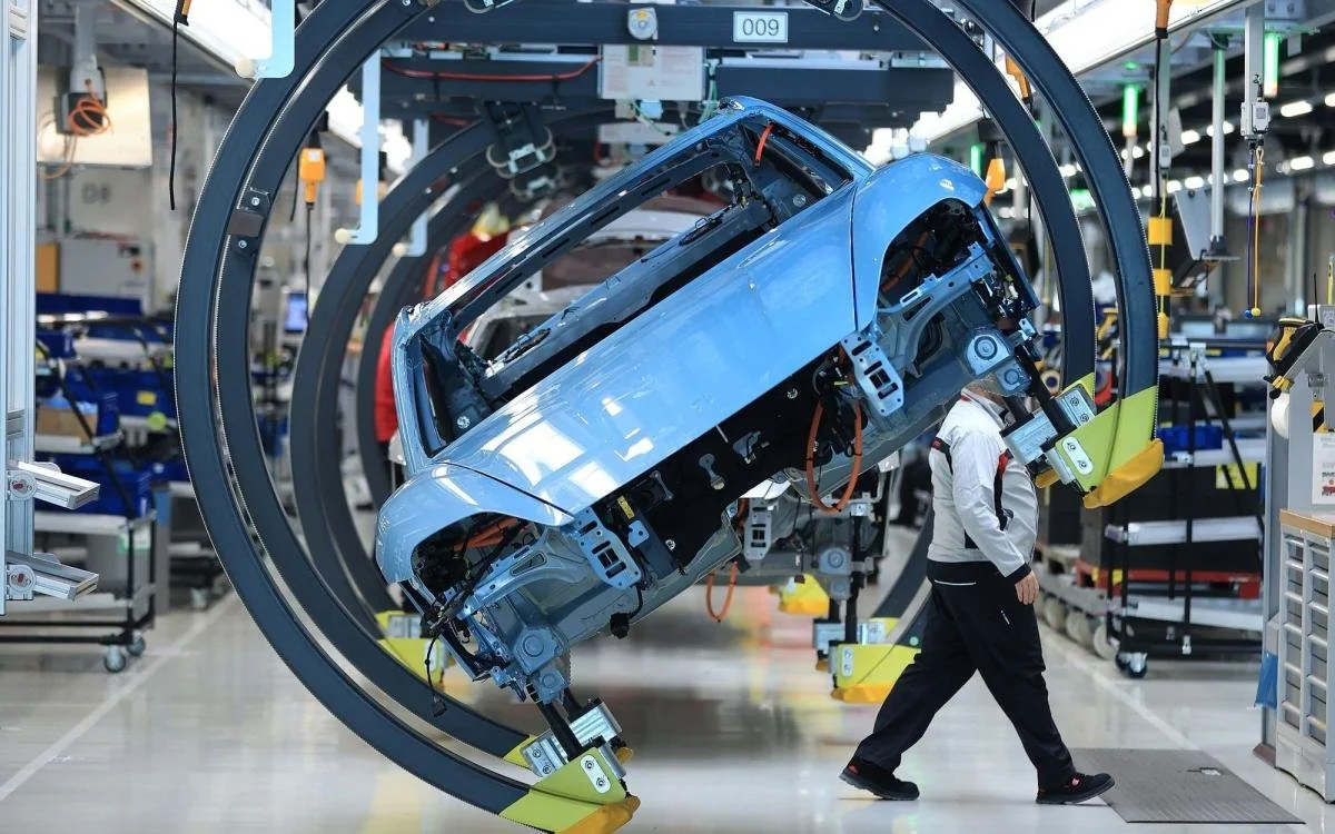 Volvo und 50 andere Unternehmen fordern die EU auf, das Verbot von Kraftstoff...
